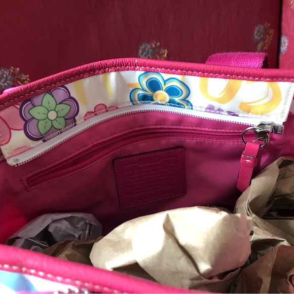 Coach handbag perfect for spring - Picture 2 of 16